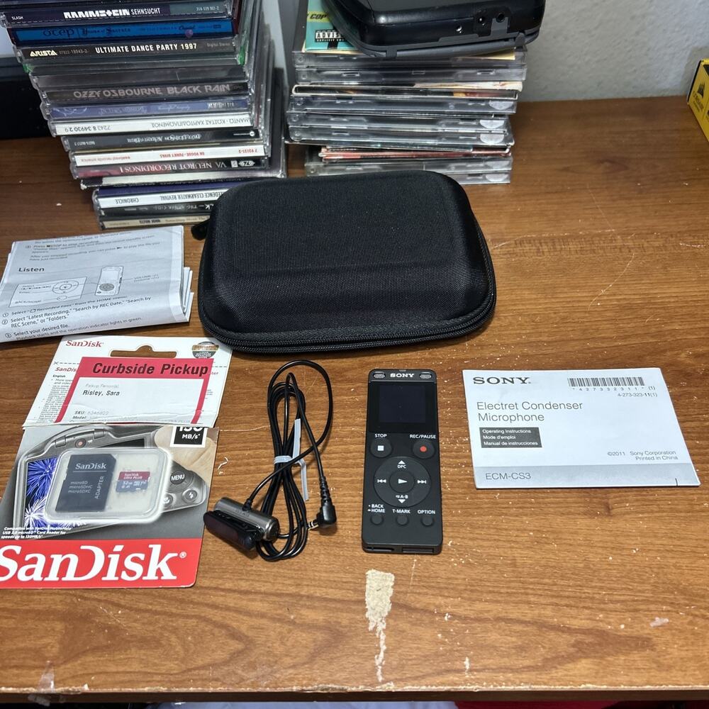 Sony ICDUX560 Digital Voice Recorder W/ Sony ECM-CS3 Microphone & 32GB Card